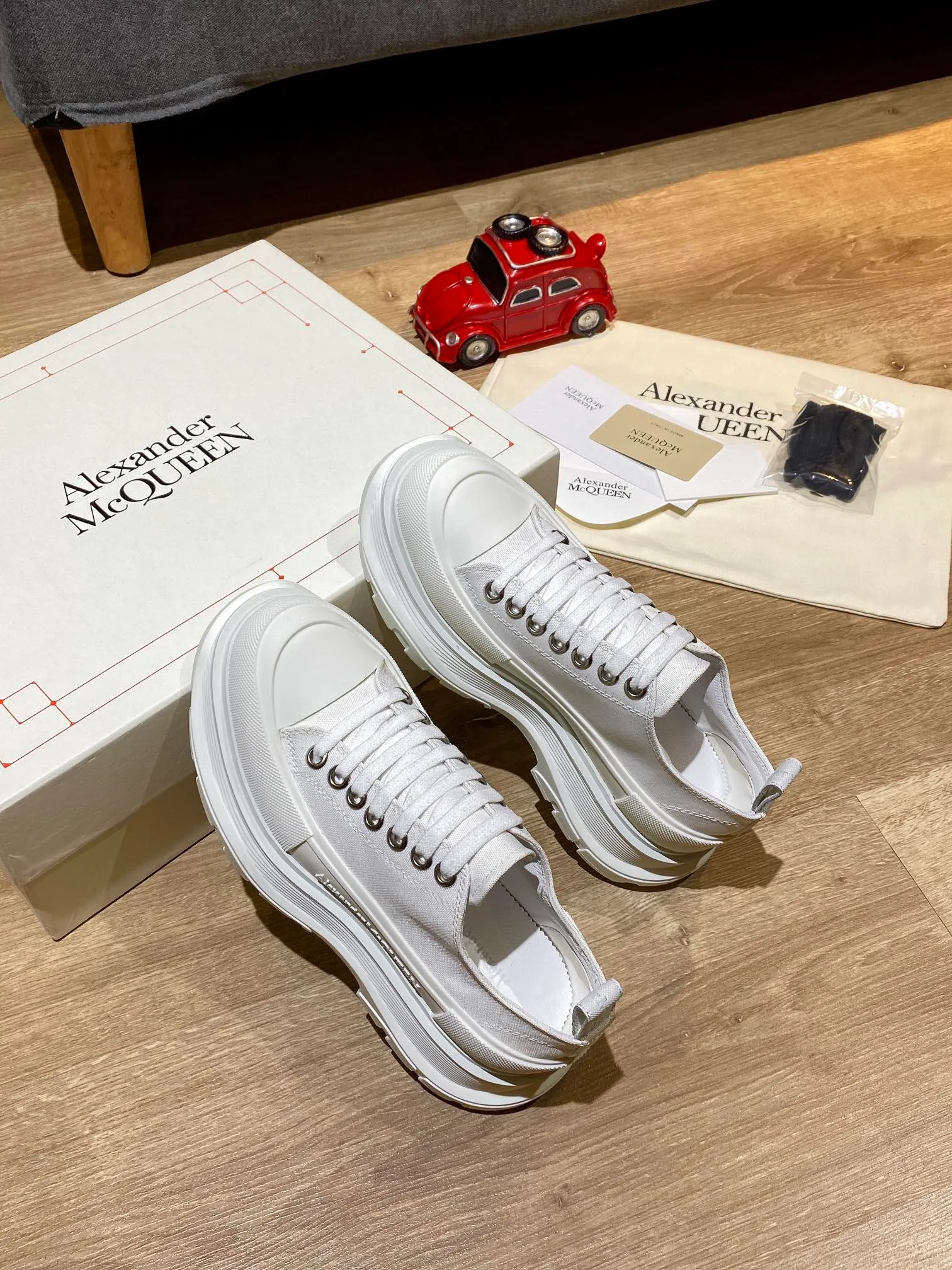 👟👟Ex-factory price 480👟👟 Alexander Mcqueen🚀🚀Couple model👫 MQ McQueen thick-soled platform shoes, the latest spring style in the counter, Xiaohongshu is popular. It is also a casual shoe that increases height and slimming 😄 Does not choose any style. The heel height is 6.5 cm, which is equivalent to wearing a pair of high heels. Slimming is inevitable. Black and white are versatile. Pink looks younger. Several colors are very popular. Purchased from the original order from hk. The highest quality in the market. A popular product. 👍 Material: Genuine customized space Monica cloth. Goat leather lining. Private model T👟👟Ex-factory price. U multi-layer combination outsole. Standard code number. Comes with a full set of the latest packaging at the counter. Code number: 35-40 for women and 39-44 for men.